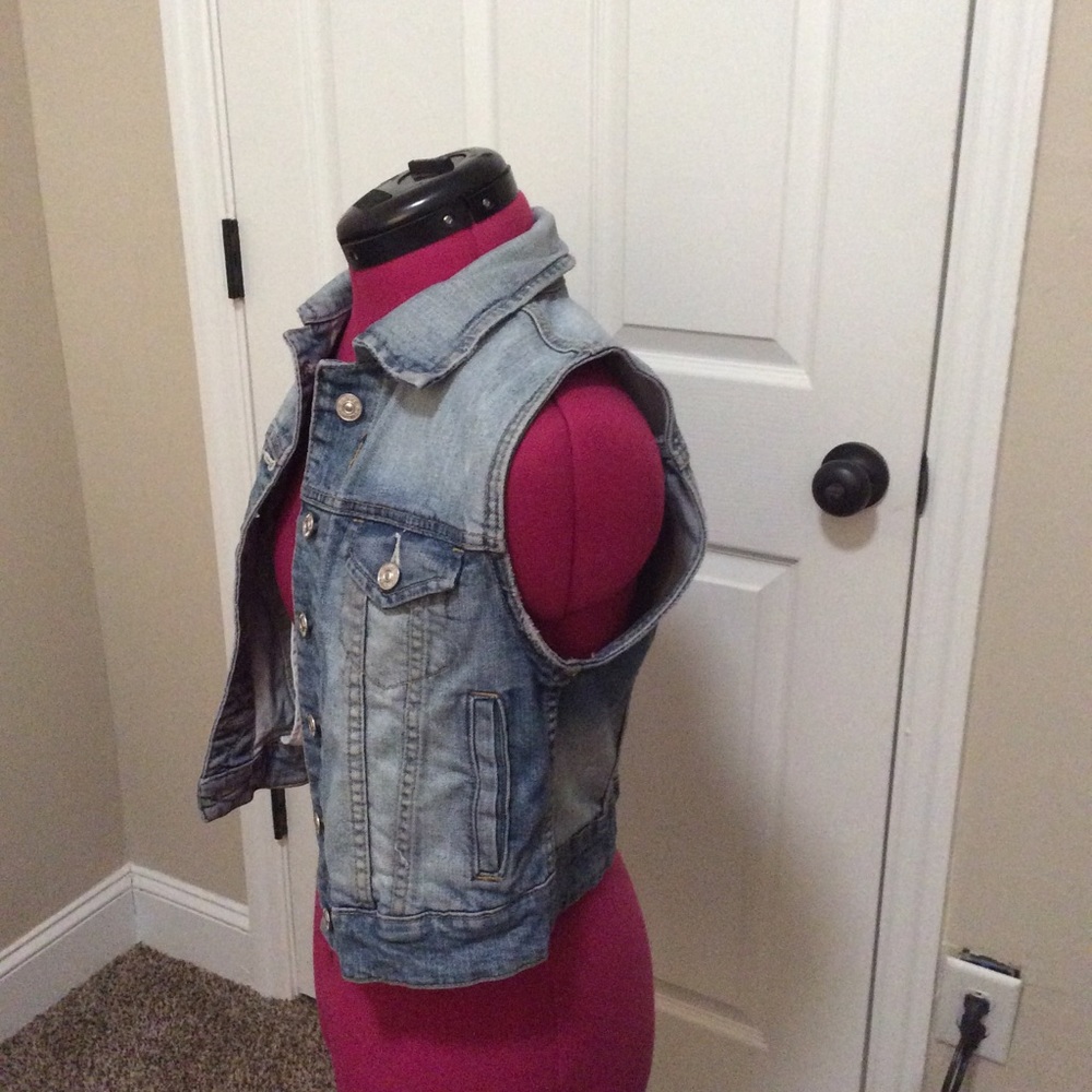 Jean vest 🏮🏮BUNDLE 2/$10🏮🏮